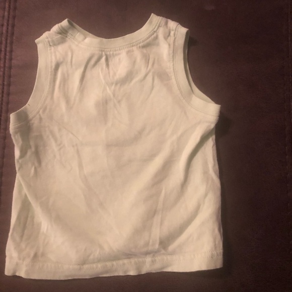 2 Sleeveless Shirts - Picture 6 of 7